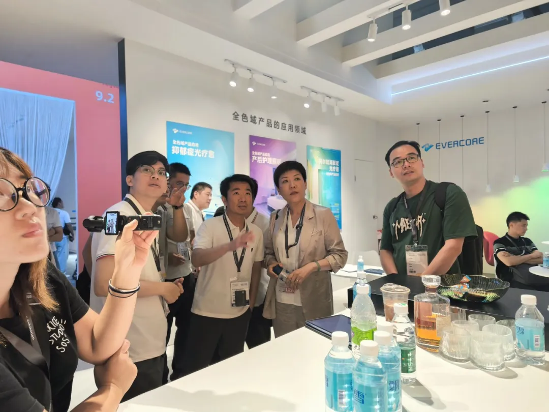 Carrying the first RGBCW-COB "Explosive Field" Light Asia Exhibition, Zhonghao Optoelectro Evercore·GILE | The color of the civic color will not end