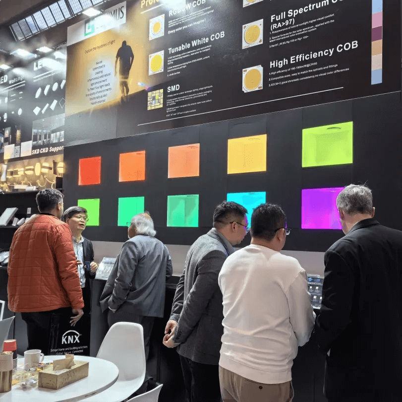 See how the domestic light illuminates the Frankfurt International Pavilion